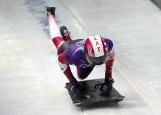 На Олимпиаде в Италии после первых двух заездов латвийский скелетонист оказался на 17-м месте