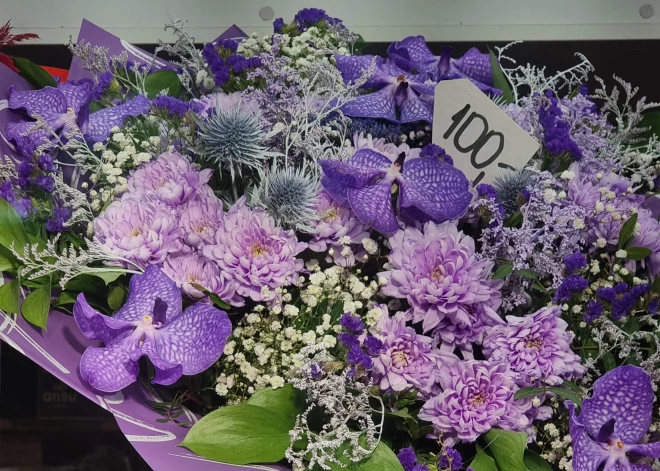 Skaisti ziedu pušķi. 