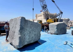 Arheologi Ēģiptē no jūras izcēluši antīkās pasaules brīnumu. FOTO