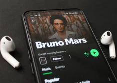 Valentīndienas dziesmu atskaņošanas saraksti iezīmē jaunu romantiskās mūzikas tendenci 2026. gadā