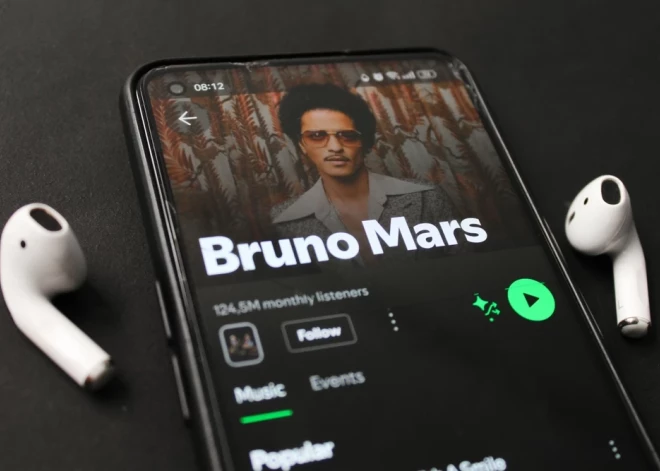 Valentīndienas dziesmu atskaņošanas saraksti iezīmē jaunu romantiskās mūzikas tendenci 2026. gadā