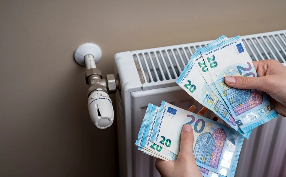 Saeima ievieš siltumenerģijas cenu griestus: sola mazākus rēķinus jau nākamajā sezonā