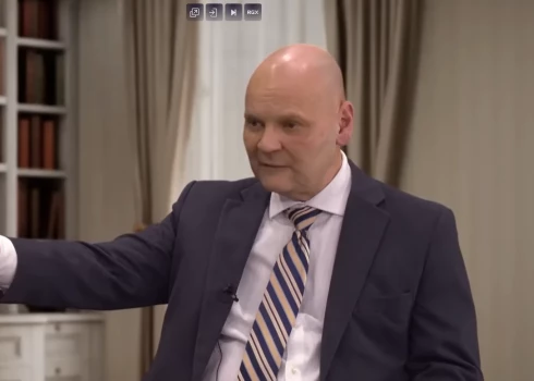 Piespriestais sods, ņemot vērā apstākļus, varētu tikt uzskatīts par liktenīgu. Aleksandrs Gapoņenko šobrīd ir 71 gadu vecs, un turpmākos 10 gadus – tieši pateicoties Ruslana Pankratova (attēlā) sagādātajai publicitātei – viņš pavadīs aiz restēm.