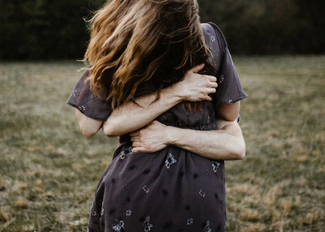 "Cilvēki domā, ka esam pretīgi" - māte un dēls ignorē sabiedrības nosodījumu