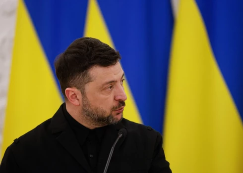 Ukrainas prezidents Volodimirs Zelenskis uzsver, ka kopš Krievijas invāzijas 2022. gadā nogalināti 660 ukraiņu sportisti un treneri, bet agresorvalsts pārstāvjiem ļauj piedalīties, kamēr viņu nogalināto sportistu piemiņu godināt neļauj.