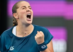 Ostapenko Dohas "WTA 1000" turnīrā pārliecinoši sasniedz pusfinālu arī dubultspēlēs, kur gaida līderes