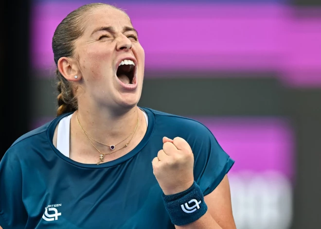 Ostapenko Dohas "WTA 1000" turnīrā pārliecinoši sasniedz pusfinālu arī dubultspēlēs, kur gaida līderes