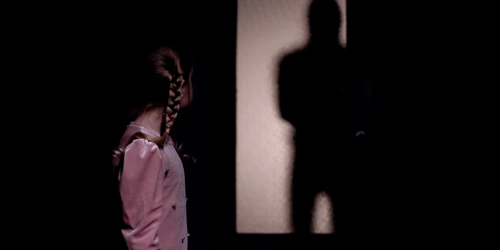 Vidzemē konstatēts 12 gadus vecas meitenes seksuālas izmantošanas gadījums, un iestājusies cietušās grūtniecība.