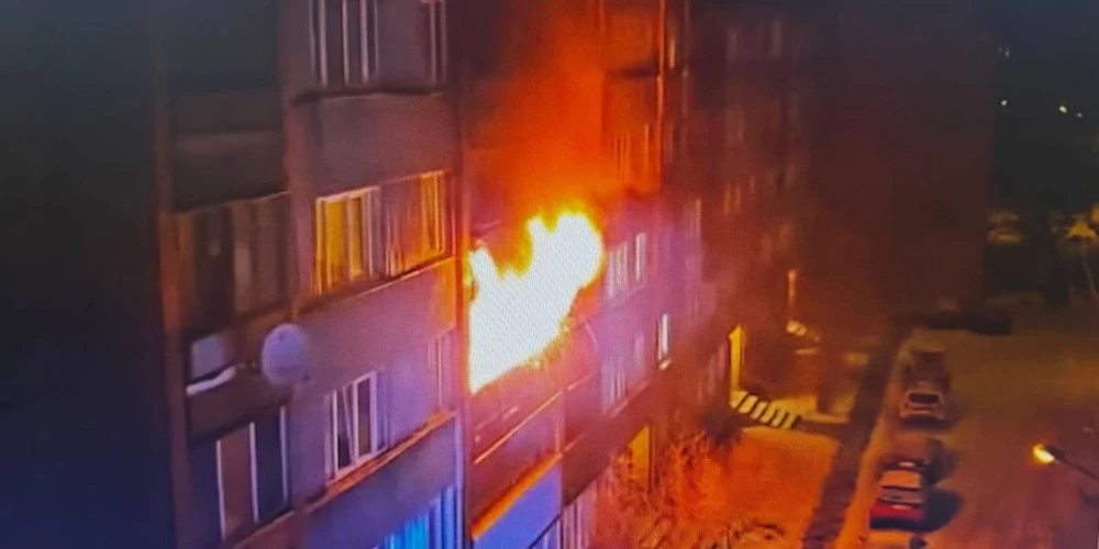 Возгорание произошло на третьем этаже.