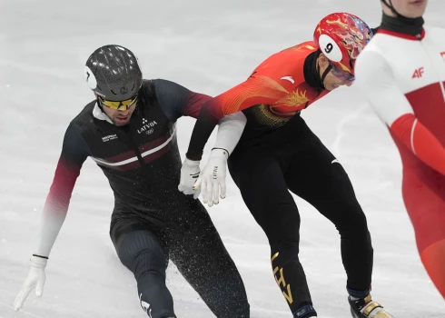 Latvijas sportists Roberts Krūzbergs ceturtdien Milānā sasniedza olimpisko spēļu šorttreka sacensību 1000 metru distances finālu, tādējādi cīnīsies par medaļu.
