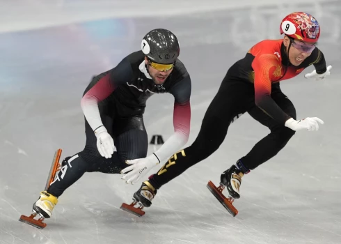 У Роберта Крузбергса (слева) еще будет возможность побороться за медаль.