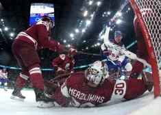 Сборная Латвии по хоккею начала олимпийский турнир с крупного поражения от США