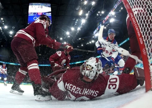 У ворот Мерзликинса было жарко.