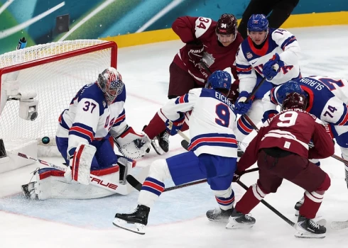 Latvijas hokejistiem neklājās viegli, taču vienus vārtus gūt izdevās.