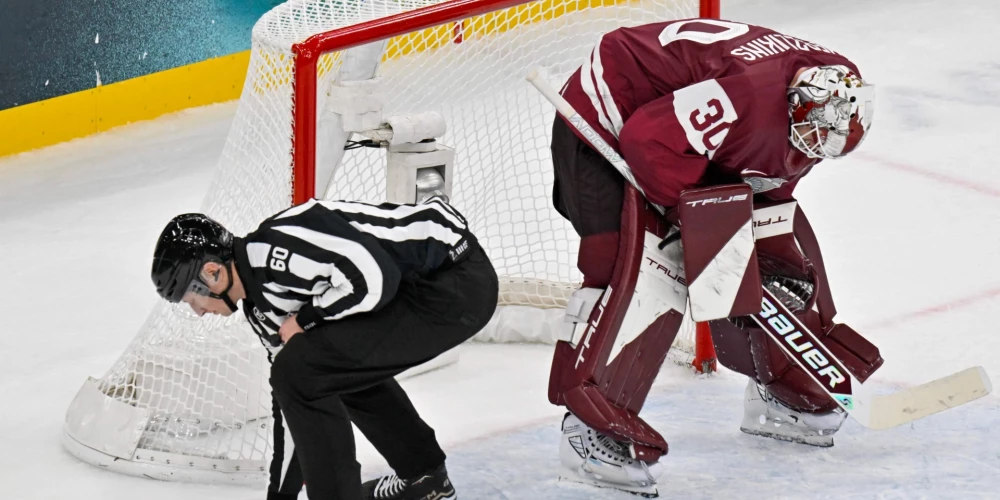 Elvis Merzļikins pēc četru vārtu ielaišanas pirmos divos periodos trešajā vairs laukumā nedevās.