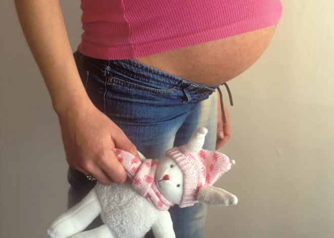 Шок в Латвии: в Видземе расследуют беременность 12-летней школьницы