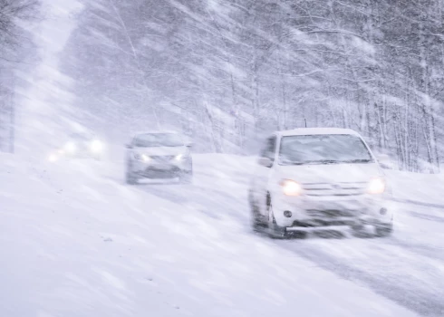 Daļa autoceļu var kļūt neizbraucami, arī dzelzceļa sliedes vietām var tikt aizputinātas. 