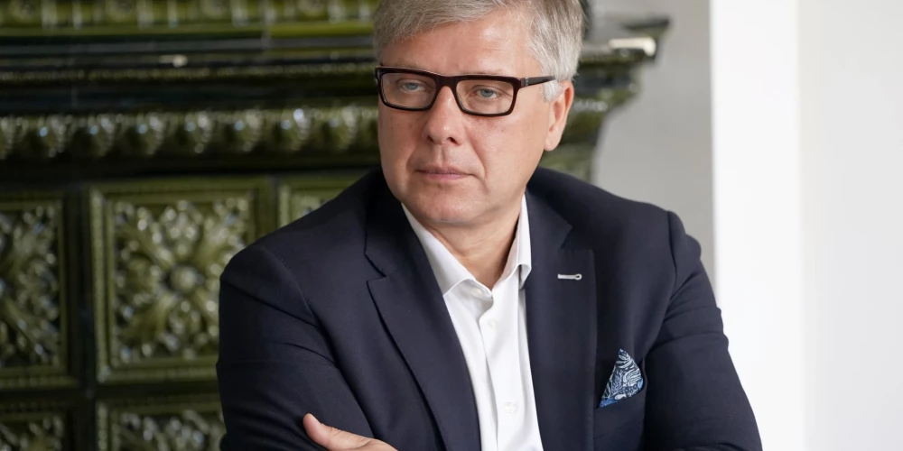 Eiroparlamenta deputāts Nils Ušakovs atturējies sniegt komentārus par "Saskaņas" transformāciju, vai atbildēt uz jautājumu, vai plāno turpināt darboties "Saskaņā".