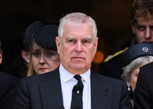 Jaunie Endrū Mauntbatena-Vindzora kaimiņi sašutuši par bijušā prinča uzvedību.