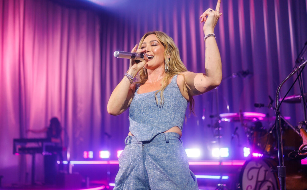 Pēc teju 20 gadu pauzes Hilarija Dafa atgriežas uz mūzikas skatuves