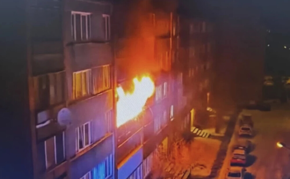 Pēc nāvējoša ugunsgrēka Daugavgrīvā mājas iedzīvotāji nakti pavadīja aukstos dzīvokļos; taču tas nebija vienīgais nama iemītnieku pārbaudījums