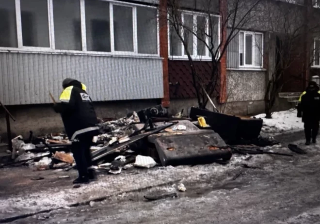 Kadrs no "Degpunktā" video.