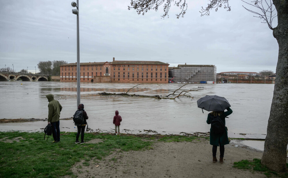 Vētra "Nils" Francijā prasījusi divu cilvēku dzīvības