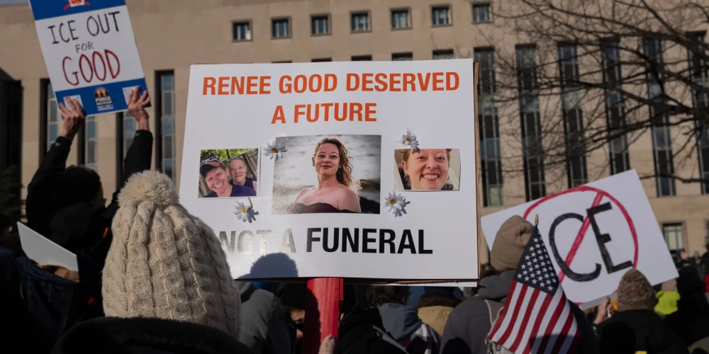 Mineapoles mērs Džeikobs Frejs paziņoja, ka ICE operācija šajā pilsētā "ir bijusi katastrofāla mūsu kaimiņiem un uzņēmumiem".