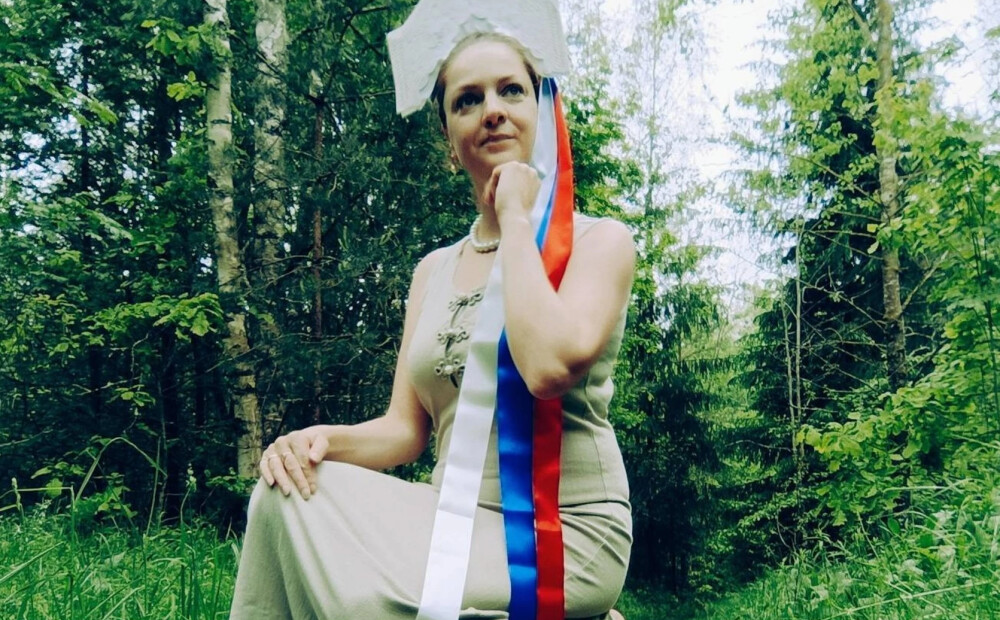 Prokrieviskajai aktīvistei Poļinai Kamļovai par palīdzības sniegšanu Krievijas militāristiem draud bargs cietumsods