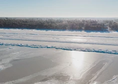 FANTASTISKI FOTO: Aizsalusī Jūrmalas pludmale