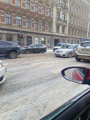 Uz Brīvības ielas notikusi četru auto sadursme.