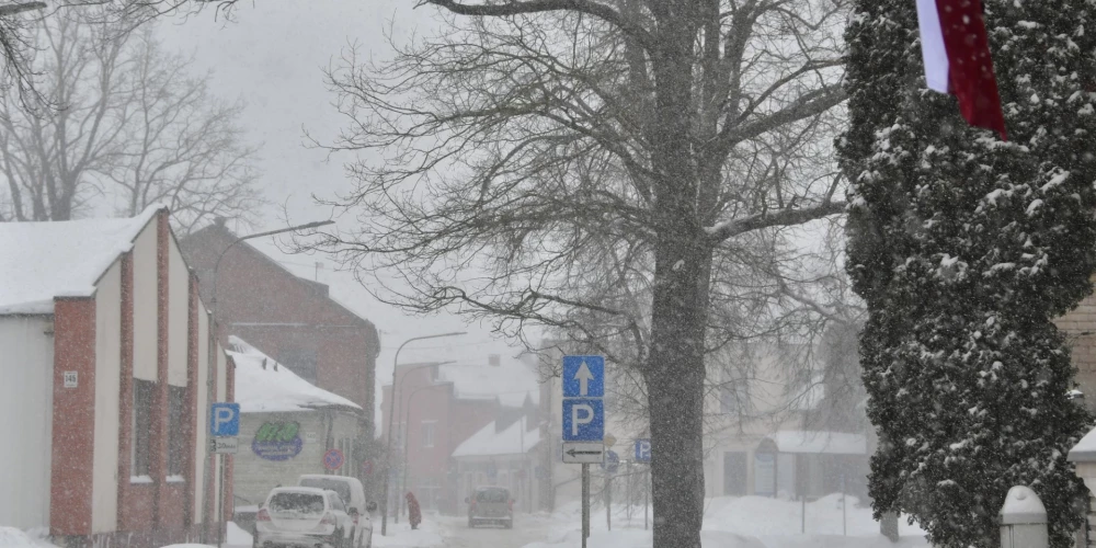 Jēkabpils sniegputeņa varā.