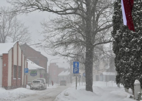 Jēkabpils sniegputeņa varā.