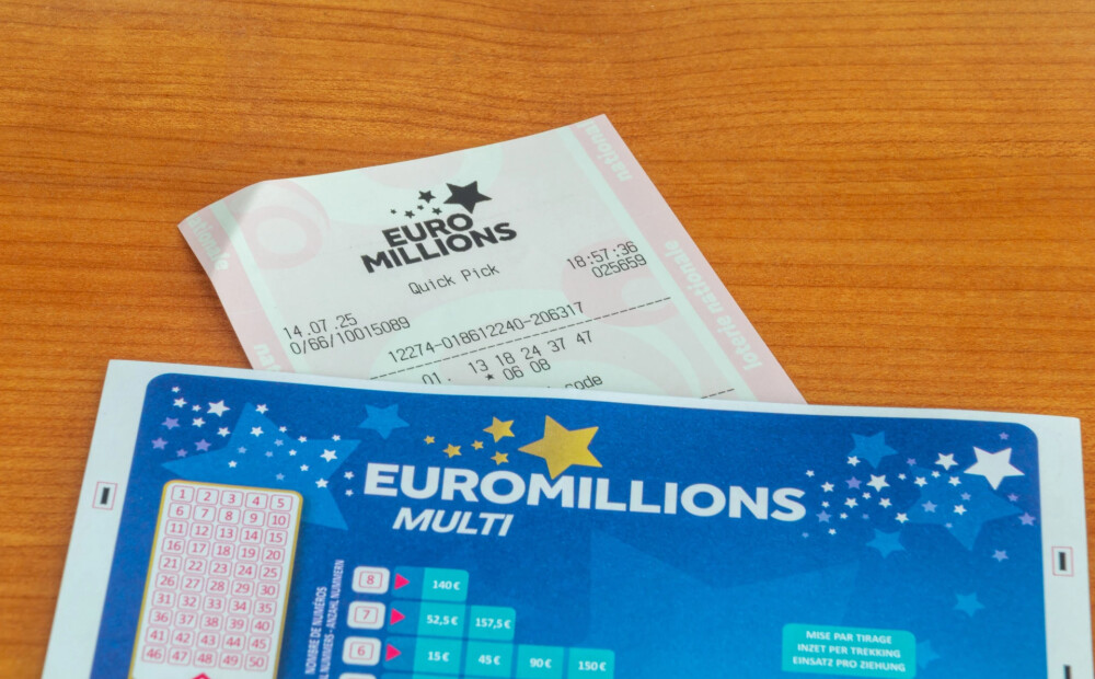 Nogulēja bagātību! Lielbritānijā tā arī nepiesakās milzīgā laimesta ieguvējs