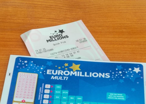 Visu laiku lielākais “National Lottery” organizētās loterijas džekpots 195 miljonu mārciņu (223,85 miljoni eiro) apmērā Lielbritānijā tika laimēts 2022. gada 19. jūlijā “EuroMillions” loterijā. (foto: Shutterstock)