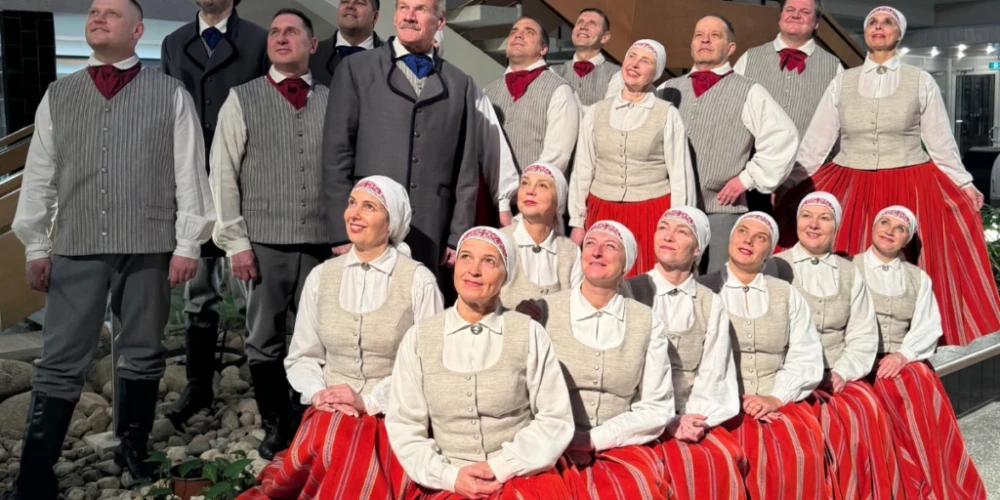 Mālpils Kultūras centra vidējās paaudzes deju kolektīvam “Sidgunda” jauni tērpi.