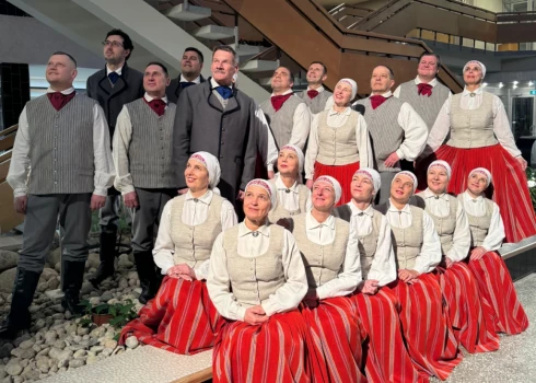 Mālpils Kultūras centra vidējās paaudzes deju kolektīvam “Sidgunda” jauni tērpi.