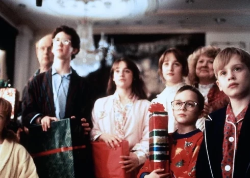 Kadrs no filmas "Viens pats mājās".