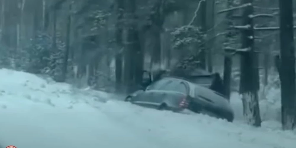 В пятницу с 6 утра до 16 часов в Латвии зарегистрировано 160 дорожно-транспортных происшествий.