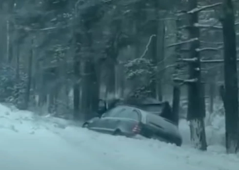 В пятницу с 6 утра до 16 часов в Латвии зарегистрировано 160 дорожно-транспортных происшествий.