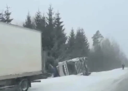 Latvijā līdz piektdienas vakaram reģistrēti divreiz vairāk satiksmes negadījumu nekā parasti. 