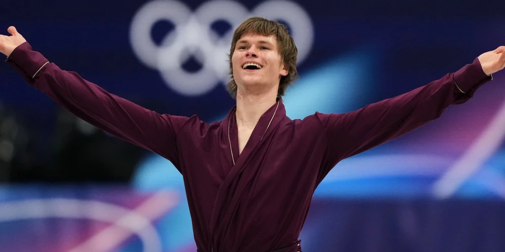Latvijas sportists Deniss Vasiļjevs piektdien Milānā olimpisko spēļu sacensības daiļslidošanā noslēdza 18. vietā.