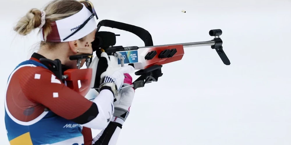 Baiba Bendika izdara šāvienu.