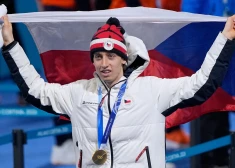 Japānai zelts snovborda rampā; čehu pusaudzis pārsteidz visus ātrslidotājus 10 000 metros