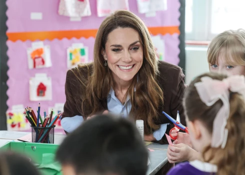 Визит принцессы Уэльской в обычную школу закончился сюрпризом для одной девочки.