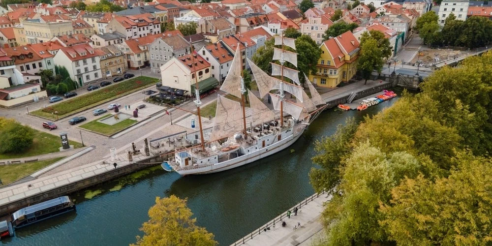 От Риги до Клайпеды - 300 км.