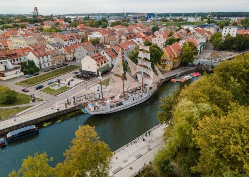 От Риги до Клайпеды - 300 км.