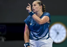 Pēc 6:0 pirmajā setā Ostapenko Dohas "WTA 1000" turnīrā piedzīvo dramatisku neveiksmi dubultspēļu finālā