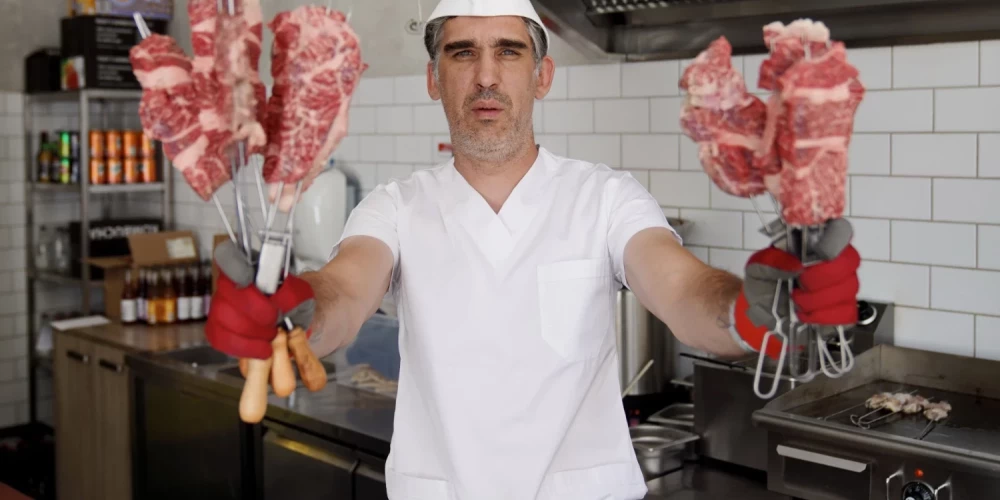 Шеф-повар Мартиньш Сирмайс: "Мы относимся к каждому продукту как к ювелирному изделию. Если бы мы могли позволить себе выбрасывать еду, мы бы давно обанкротились".