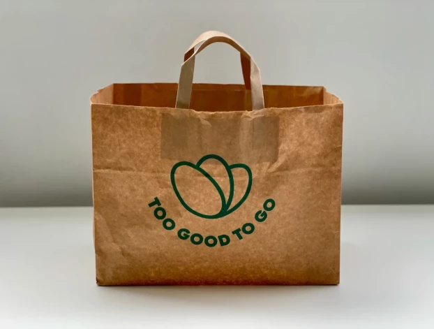 Приложение Too Good To Go доступно во многих странах Европы и позволяет покупать продукты, которые не распроданы в ресторанах и магазинах в конце дня, по низким ценам.